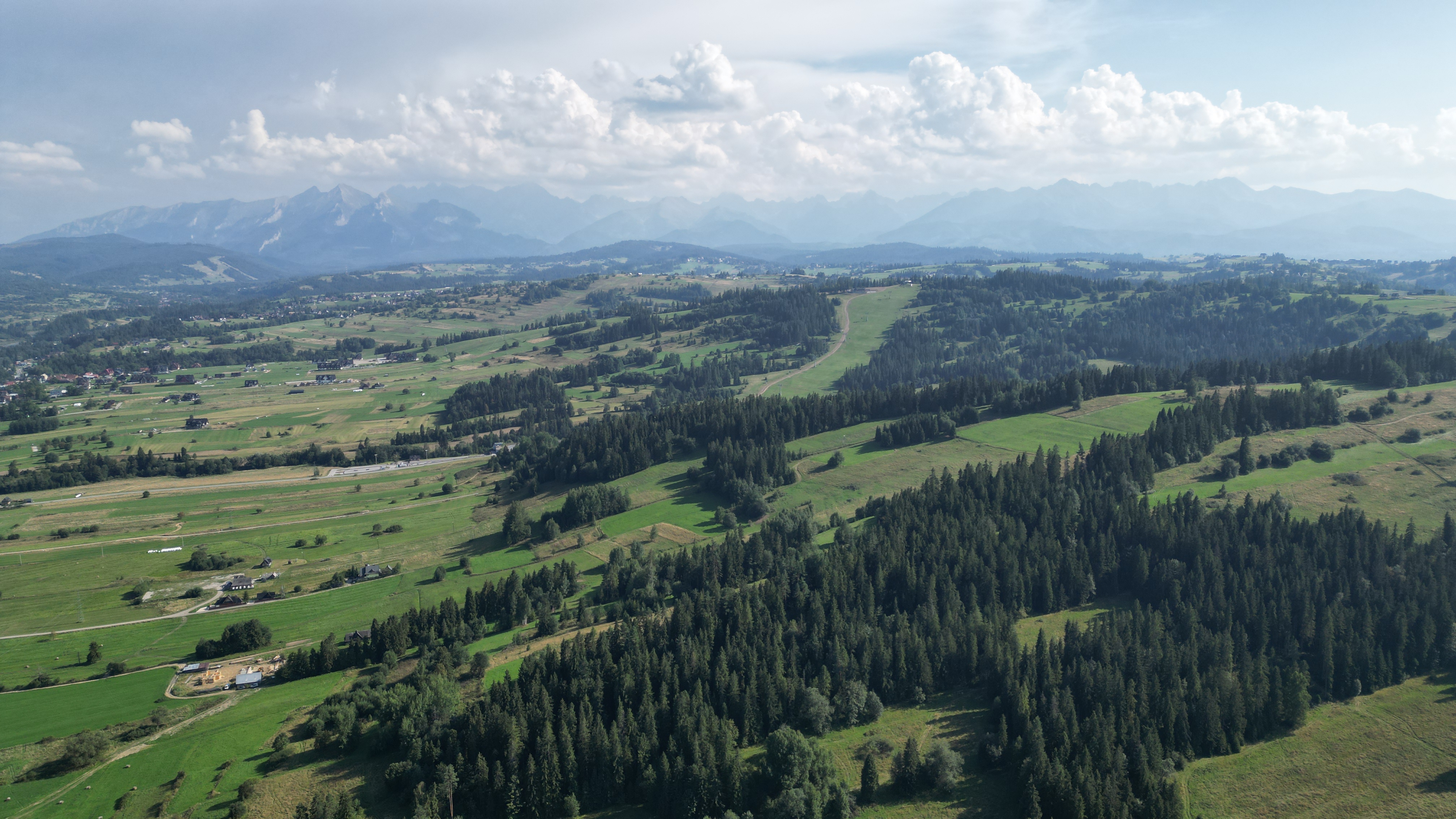 Widok na Tatry - Majestatyczne Szczyty ⛰️